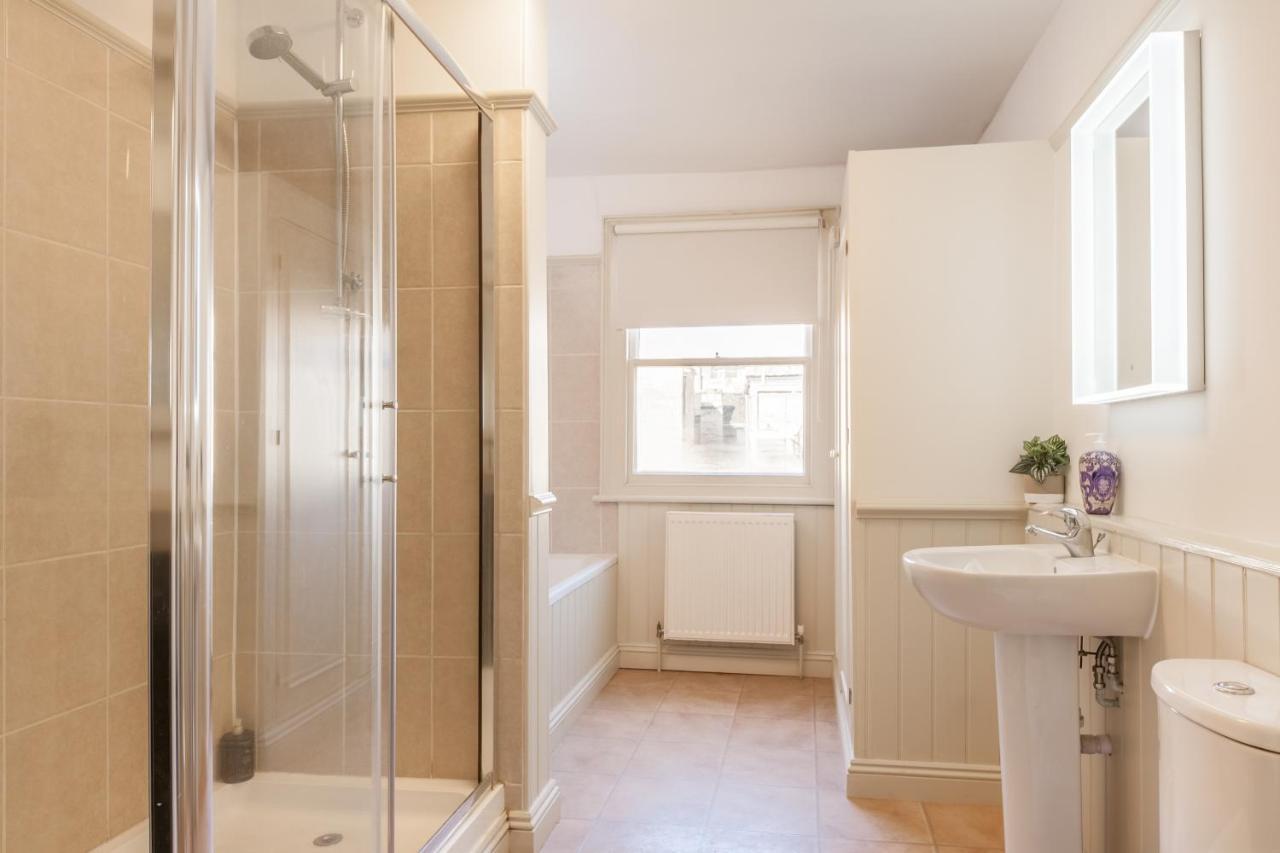 City Centre Stunning House-Roman Baths - 3Min Walk - 4 Bedrooms 外观 照片