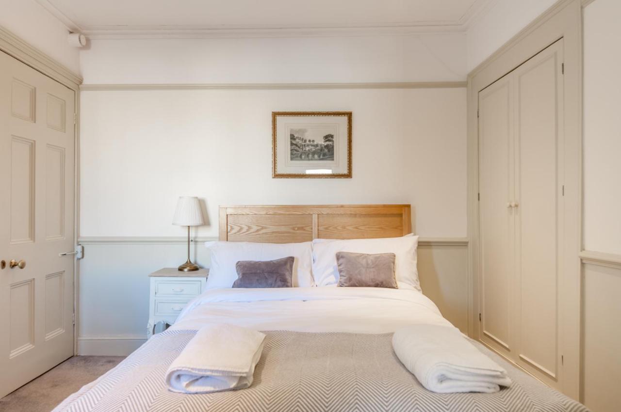 City Centre Stunning House-Roman Baths - 3Min Walk - 4 Bedrooms 外观 照片